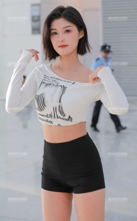 热裤美女 [23P]