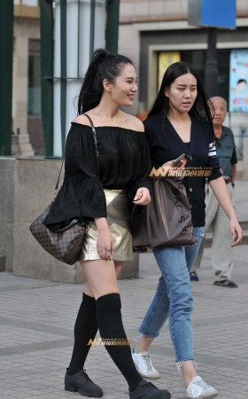 金色亮皮短裙  长筒袜 [11P]
