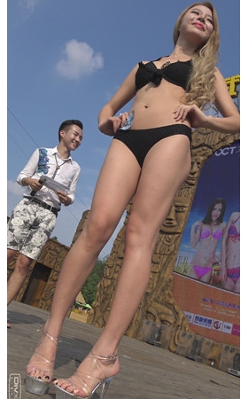 黑色比基尼长发美女