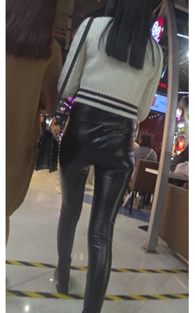 黑色高腰皮裤紧身小姐姐