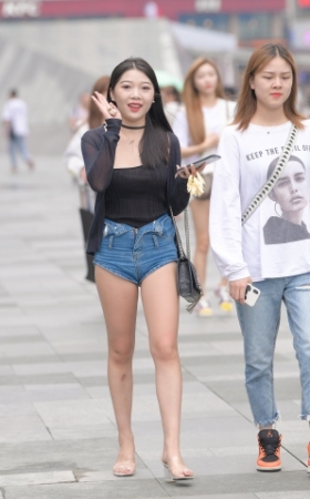 Hi~性感热裤小姐姐