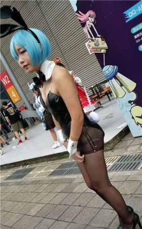 4K - 动漫展cosplay的黑丝袜二次元美少女