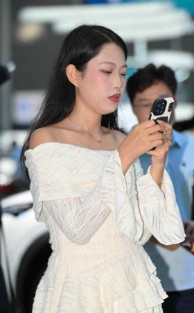白色连衣裙 [74P-1.34GB]