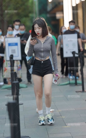 热裤小妹 [16P]