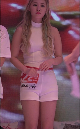 可爱的长发美女
