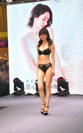 内衣展19