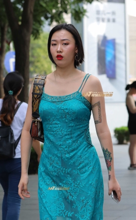 性感吊带裙少妇 [16P]