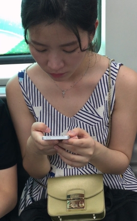 街拍美腿MM
