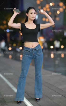 牛仔翘臀美女 [21P]