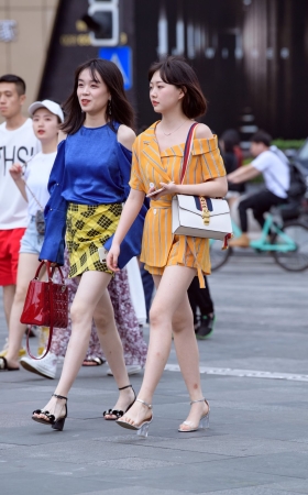 靓丽长腿美女
