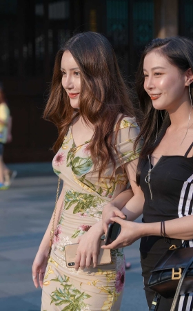 黄昏下de闺蜜同行 [18P]