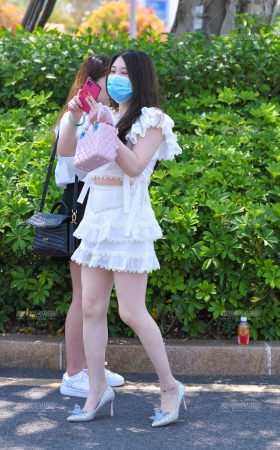 白短裙高跟鞋美女 [16P]