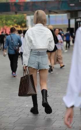 短发妹子