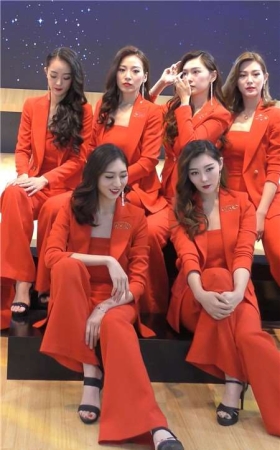 4k-霸气女王范红衣极品车展靓模