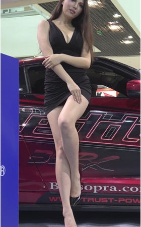 黑色连体长发小姐姐