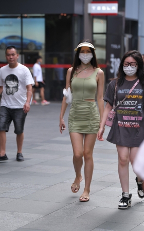 漂亮的包臀裙美女