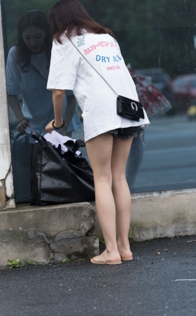 热裤好凉快