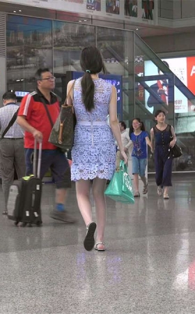 遇上精品女孩，你还会在乎这是双站足