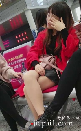 4k-高铁站候车室拍摄极品肉丝大红外套美眉