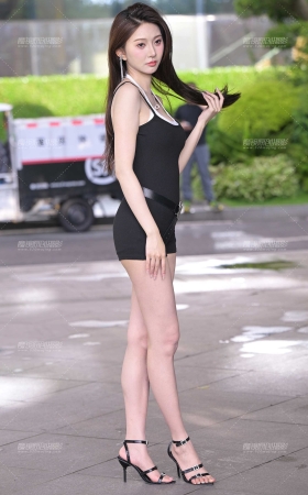 热裤长腿美女 [28P]