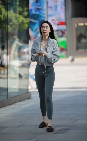 紧身瑜伽裤小姐姐