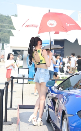 长腿美屯的韩国车模姐姐
