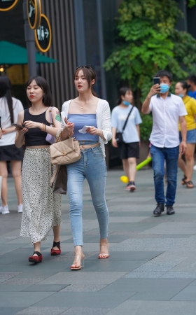 牛仔裤美女