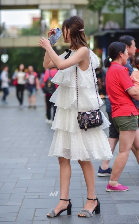 冰清玉洁的蛋糕裙美女 [23P]
