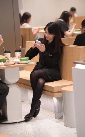 黑丝美女