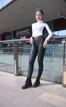 紧身皮裤