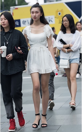街拍白色连衣裙美女(25P)
