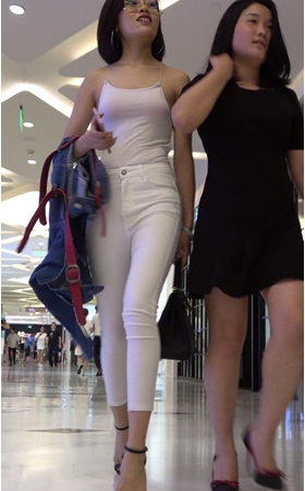 白裤长腿妹子