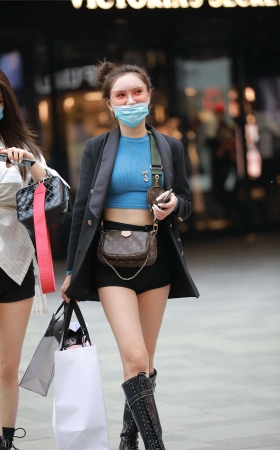 四九城嘎子街拍作品 - 美腿月牙性感小姐姐