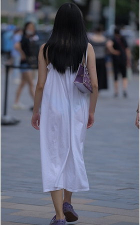 吊带白色长裙妹子(53P)