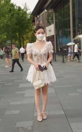 白色纱裙