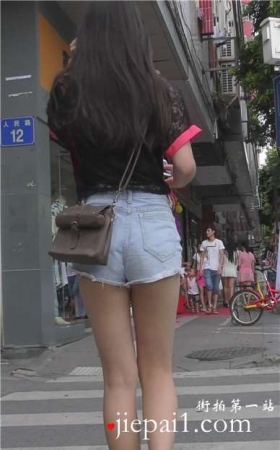 街拍美臀牛仔热裤妹子，走路急匆匆 [1.15 GB]
