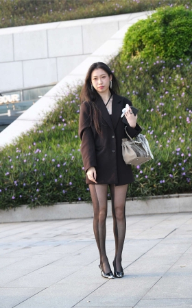 长西装小姐姐