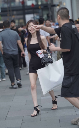 气质黑裙