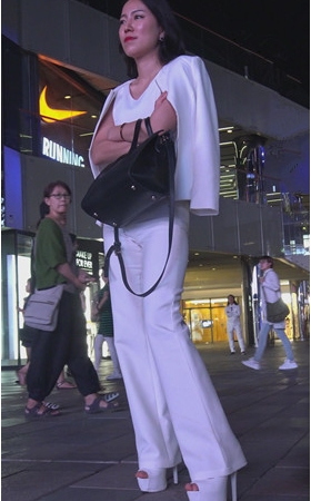 夜拍气质小姐姐