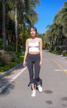 黑色瑜伽裤美女 【套图+视频】<font color=red> [10P]</font>
