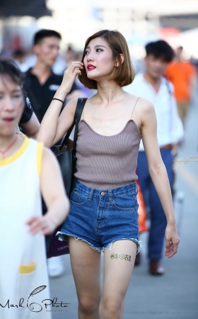 白嫩的灰色小背心小热裤 [15P]