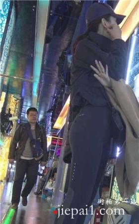 4k-极品圆臀长腿紧身裤美女（上）[1.79 GB]