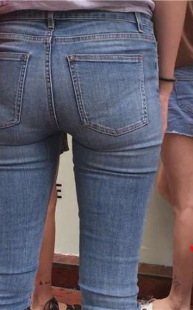 极品丰臀性感蓝牛美眉 [2.01 GB]