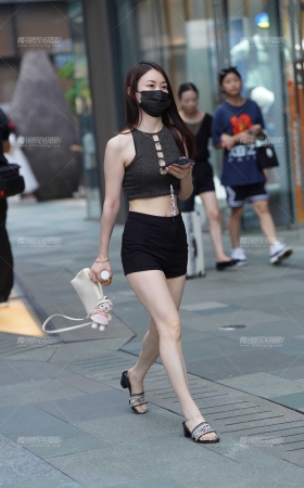 热裤美眉 [16P]