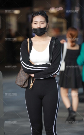 黑色紧身裤小姐姐 [21P]