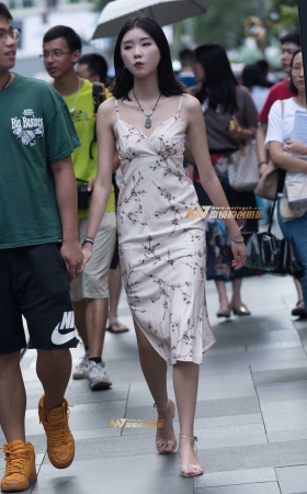 吊带连衣裙美女 [10P]