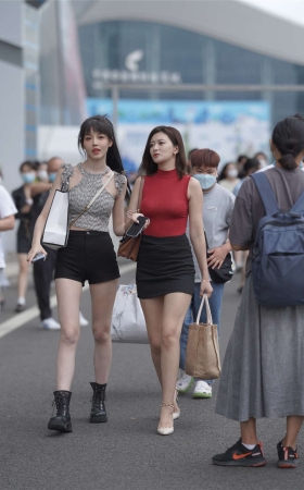 精致靓丽姐妹花