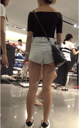 高腰牛仔热裤妹子