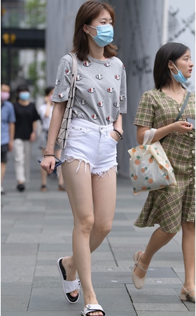 白色热裤妹子(89P)
