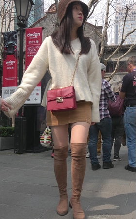 漂亮还有气质的高靴美女